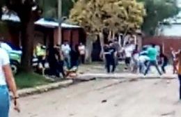 Batalla campal en Valle de Oro: Dos policías terminaron heridos