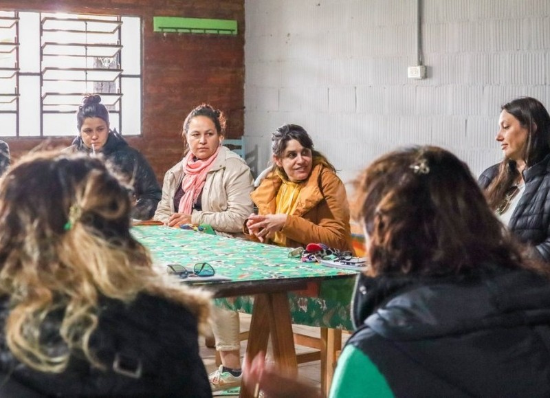 Encuentro en el salón comunitario.