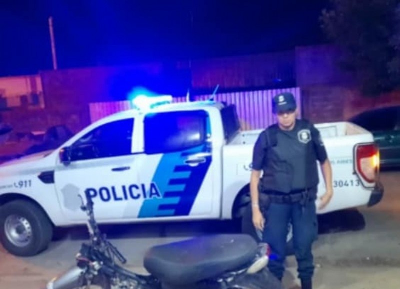 Donde son detenidos dos personas y se secuestran un revolver calibre 22, municiones, la motocicleta utilizada para cometer los ilícitos, una escopeta calibre 12 con municiones.