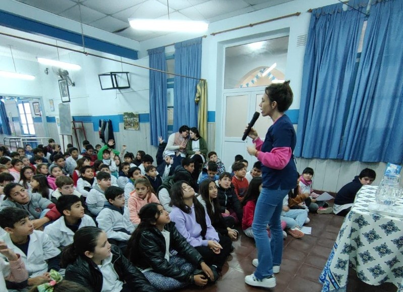 Actividad en la Primaria N° 16 de Pérez Millán.