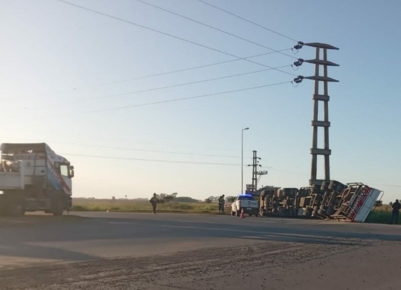 Colisionó contra las columnas del tendido eléctrico.