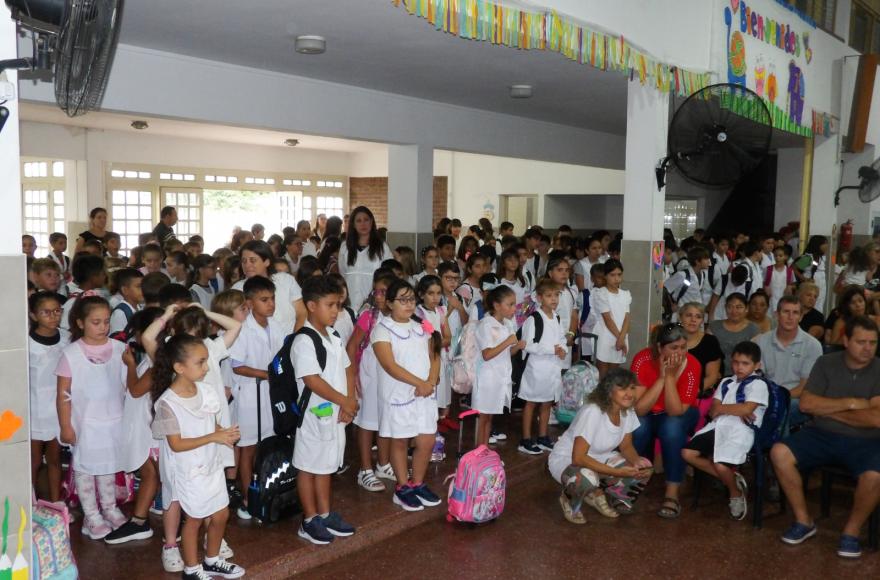 Acto en la Primaria N° 23.