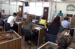 La oposición cuestionó el recorte de las becas estudiantiles