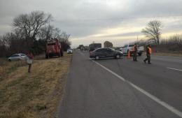 Chocan cosechadora y auto en la Ruta 51