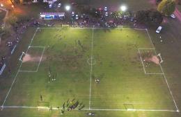 Poletti inauguró las luces de la cancha de fútbol de El Paraíso