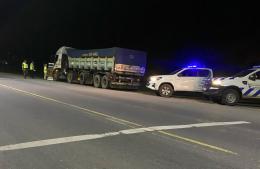 Desparramo de sebo en la ruta: operativo de Bromatología