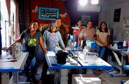 La cooperativa de mujeres recibió las máquinas para trabajar