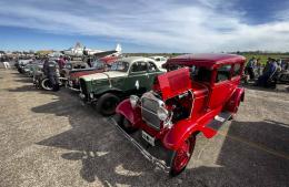 Una celebración para los maestros de los motores, automóviles, motocicletas y aviones de época