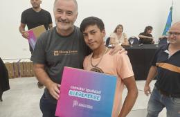 Poletti participó de la entrega de computadoras para los alumnos de 5 año de la Escuela N° 5