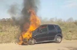 Se incendió un auto en la Ruta 1001